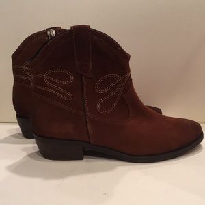 Van Eli Women’s Brown Bootie Size 9 New